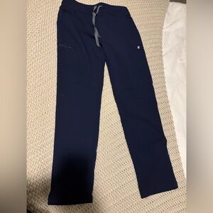 Figs women’s navy scrub pants